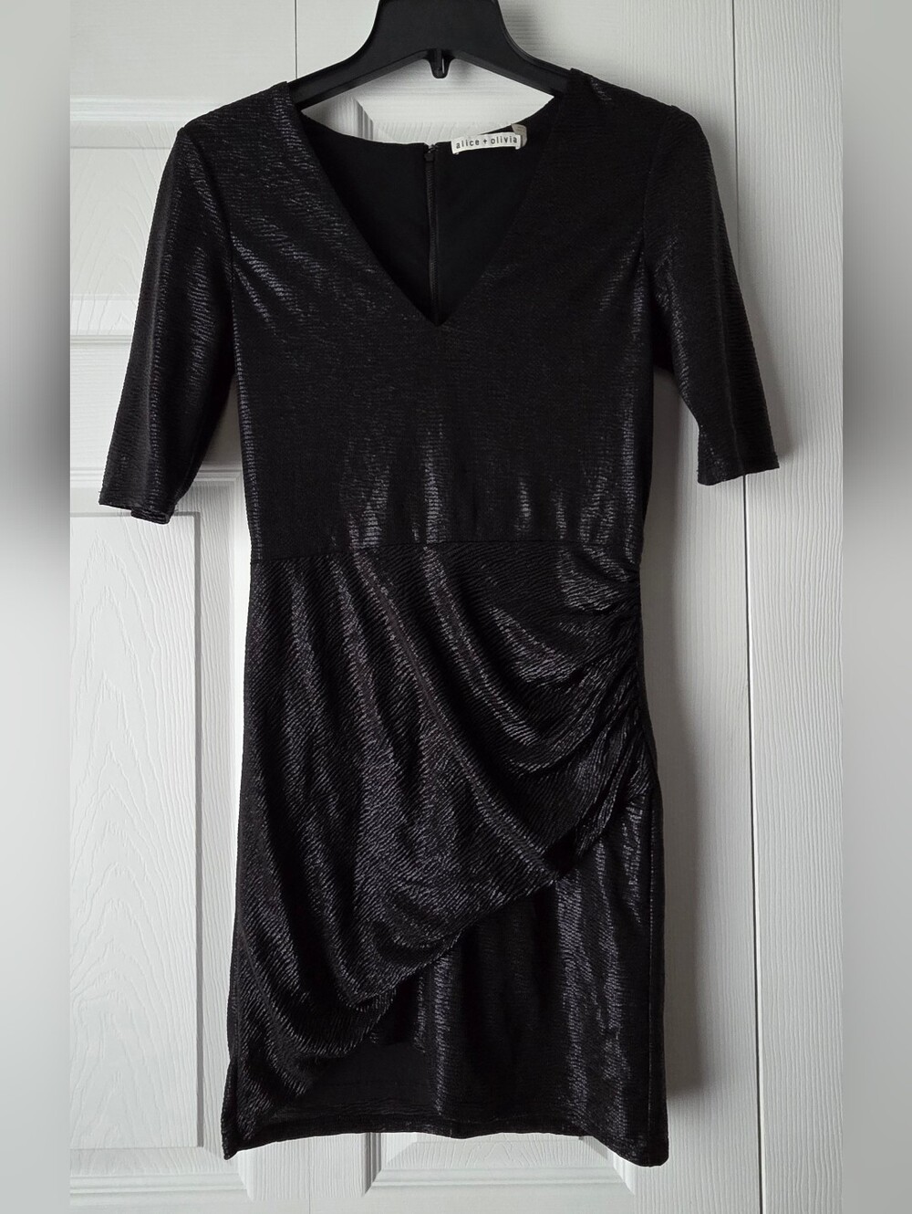 Alice + Olivia Black Textured V-Neck Dress Size 6 - Picture 2 of 13
